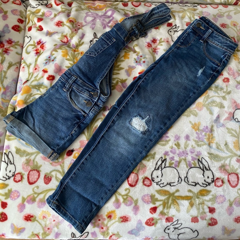 Lot of 2. Girls 1 pair jeans, and 1 pair overalls.
